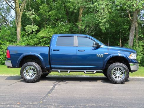 Used 2020 RAM 1500 Classic SLT w/ Luxury Group AWD/4WD image 2