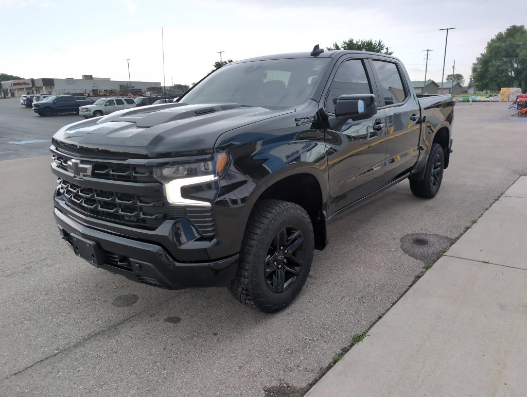 Used 2023 Chevrolet Silverado 1500 LT Trail Boss w/ LT Trail Boss Premium Package AWD/4WD image 4