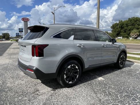 New 2026 Kia Sorento S image 5