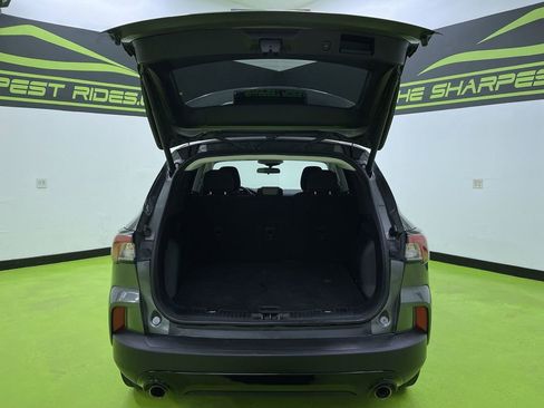 Used 2021 Ford Escape SE w/ SE Sport Appearance Package image 9