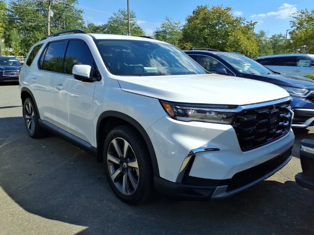 Used 2025 Honda Pilot Elite image 3