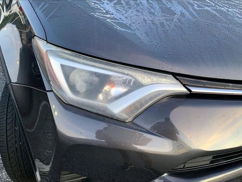 Used 2018 Toyota RAV4 LE FWD image 26