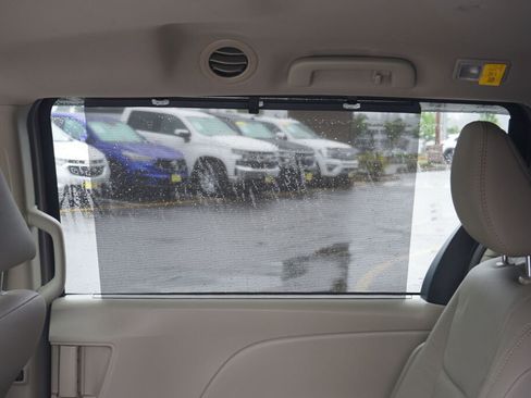 Used 2019 Toyota Sienna XLE AWD/4WD image 19