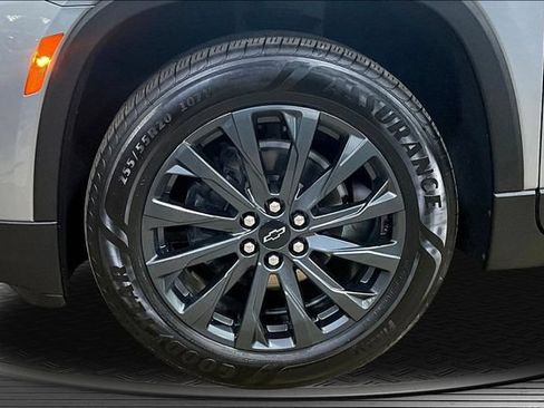Used 2023 Chevrolet Traverse RS FWD image 32