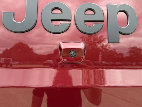 Used 2021 Jeep Gladiator Sport AWD/4WD image 8
