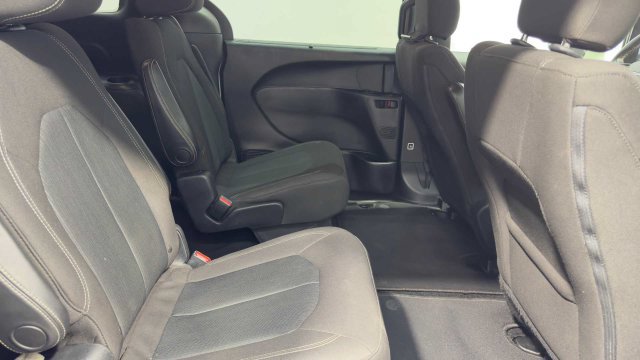 Used 2020 Chrysler Pacifica Touring w/ S Appearance Package FWD image 16