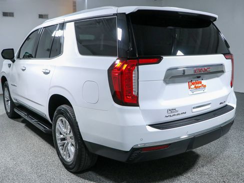 Used 2023 GMC Yukon SLT AWD/4WD image 9