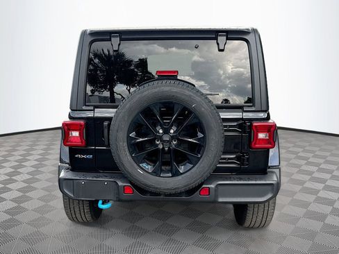 Used 2023 Jeep Wrangler Unlimited Sahara w/ Cold Weather Group AWD/4WD image 7