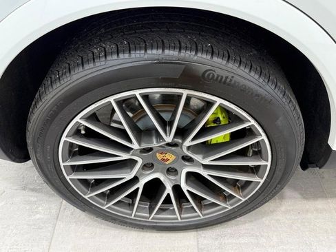 Certified 2022 Porsche Cayenne E-Hybrid image 8