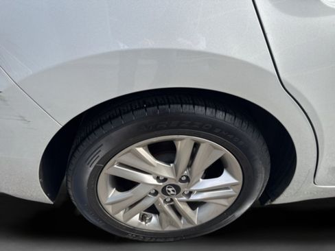 Used 2019 Hyundai Elantra SEL FWD image 43