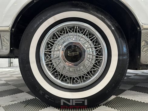 Used 1988 Lincoln Town Car Signature image 11