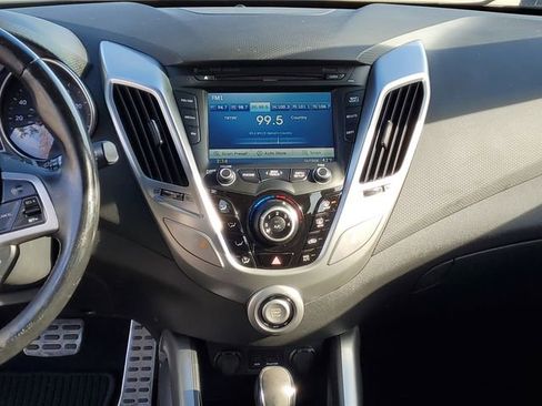 Used 2013 Hyundai Veloster Base w/ Tech Pkg image 31