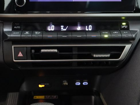 Used 2025 Toyota Camry LE w/ Convenience Package FWD image 20