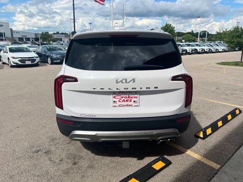 Used 2022 Kia Telluride EX w/ EX Premium Package FWD image 4