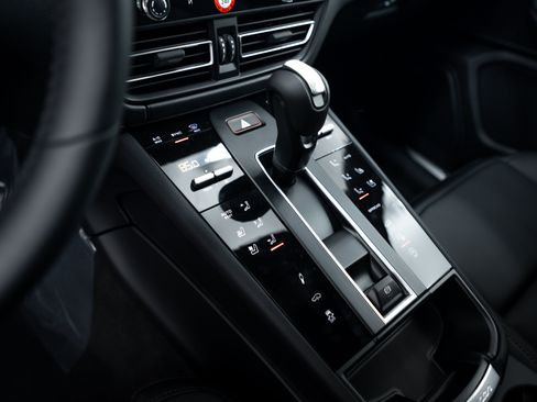 Certified 2026 Porsche Macan S AWD/4WD image 14