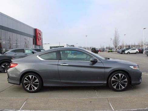 Used 2017 Honda Accord EX-L image 6
