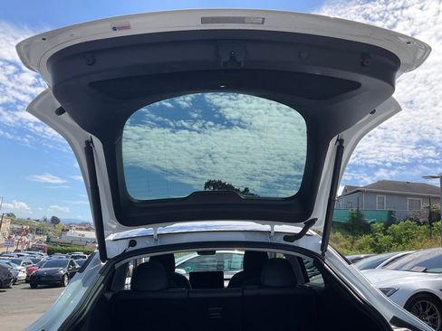 Used 2021 Tesla Model Y Long Range image 9