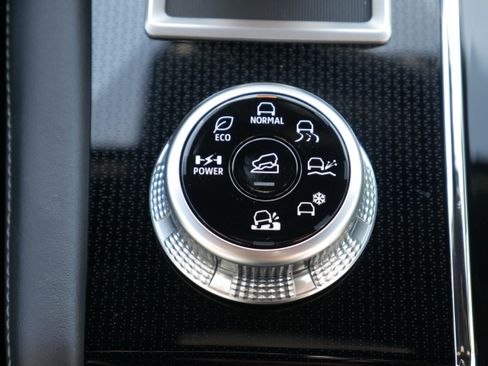 New 2025 Mitsubishi Outlander image 23