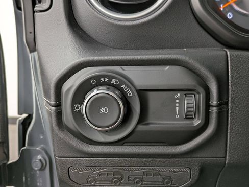 Used 2026 Jeep Wrangler Unlimited Sahara AWD/4WD image 22