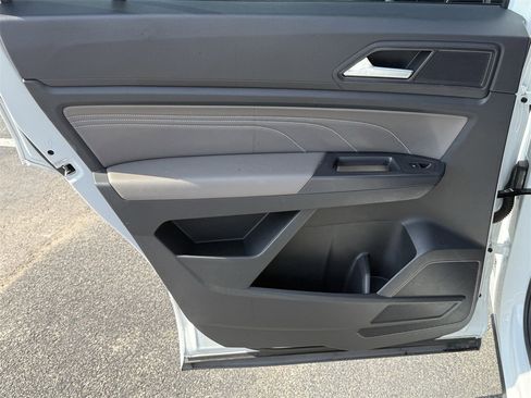 Used 2021 Volkswagen Atlas Cross Sport SE w/ V6 Towing Package image 23