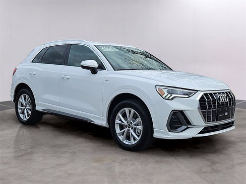 Certified 2025 Audi Q3 2.0T Premium w/ Convenience Package image 3