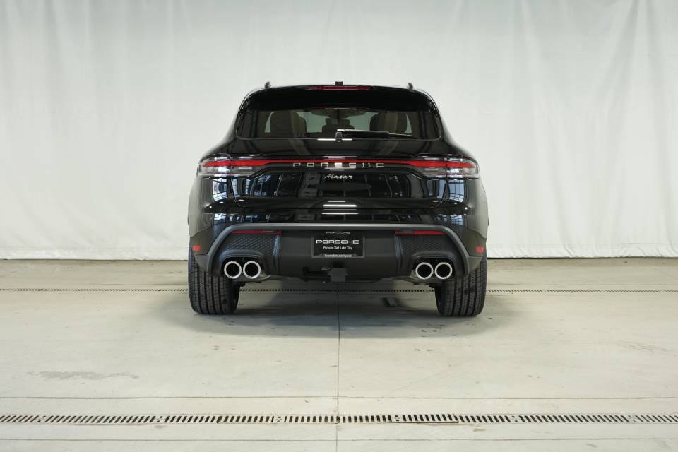 Certified 2026 Porsche Macan AWD/4WD image 7