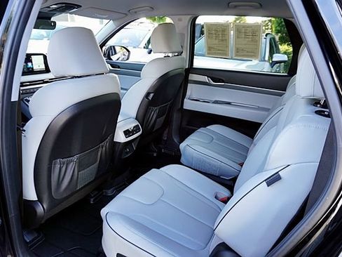 Certified 2025 Hyundai Palisade SEL FWD image 17