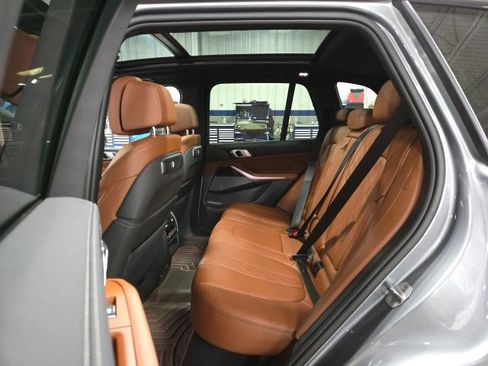 Used 2025 BMW X5 xDrive40i w/ M Sport Package image 9