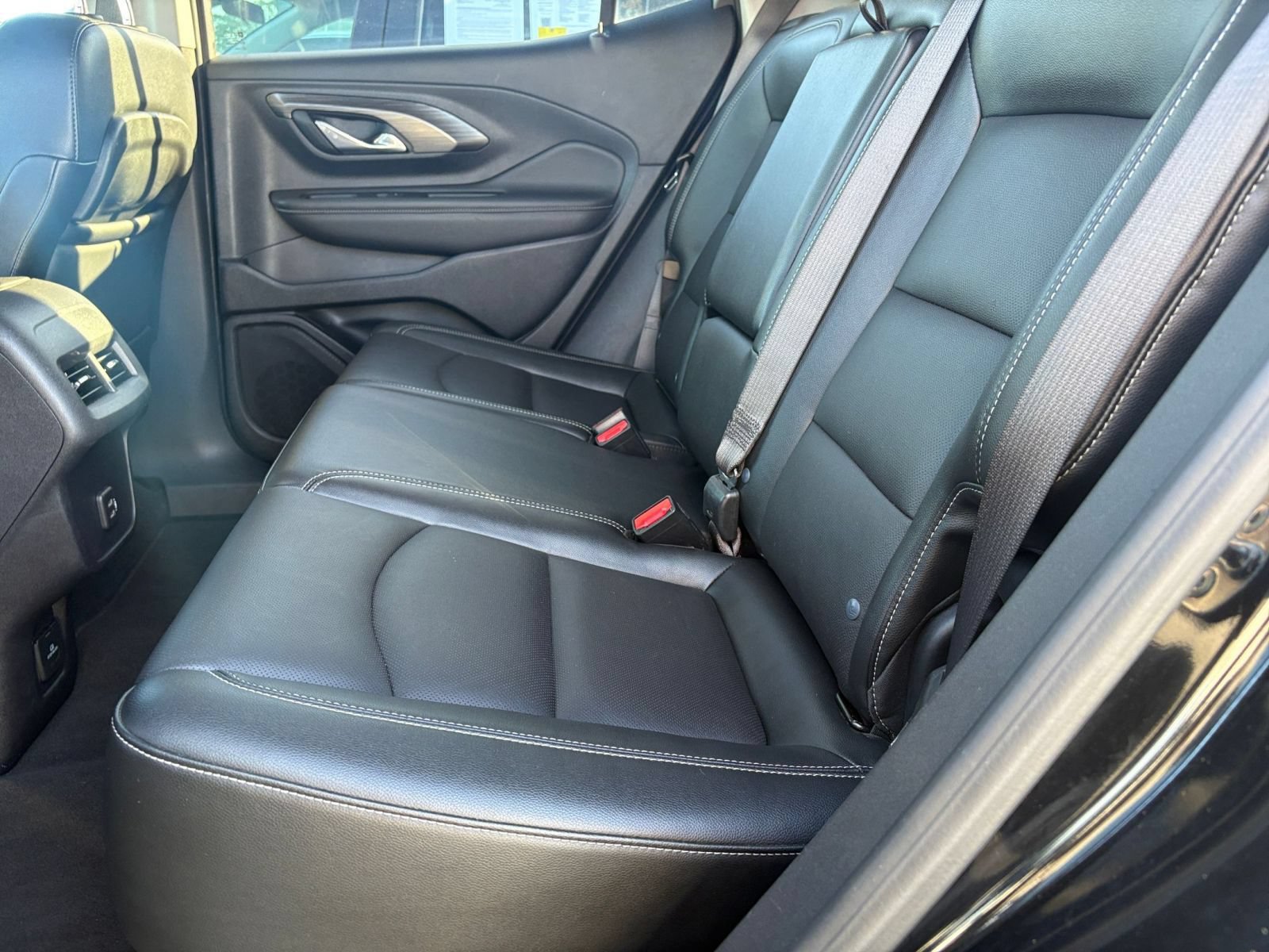 Used 2024 GMC Terrain SLT AWD/4WD image 25