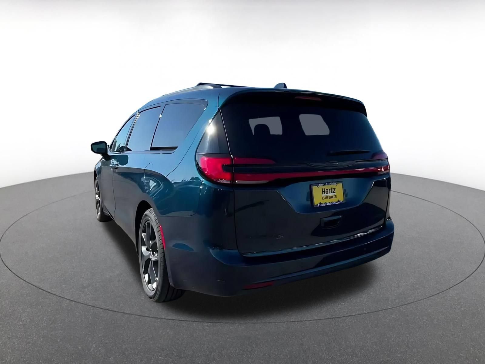 Used 2025 Chrysler Pacifica Limited FWD image 10