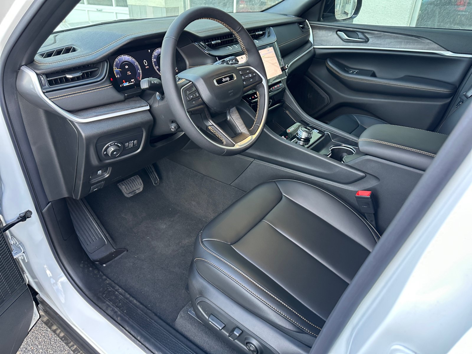 New 2026 Jeep Grand Cherokee Limited AWD/4WD image 11