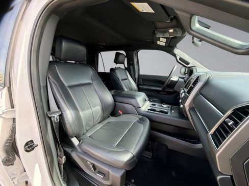 Used 2019 Ford Expedition XLT w/ Equipment Group 202A RWD image 16