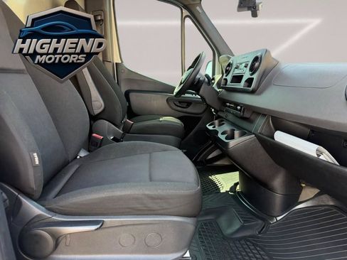 Used 2022 Mercedes-Benz Sprinter 2500 image 14
