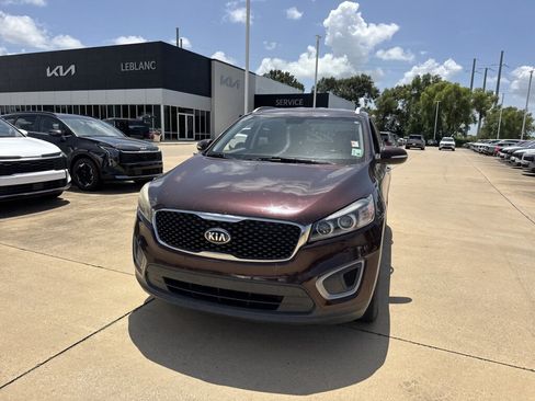 Used 2016 Kia Sorento FWD w/ LX Convenience Package image 2