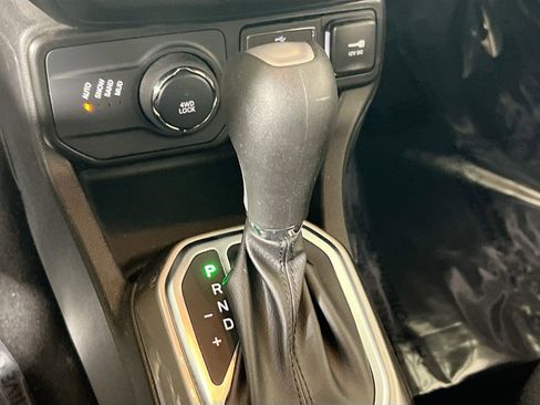 Used 2022 Jeep Renegade Latitude w/ Convenience Group image 17