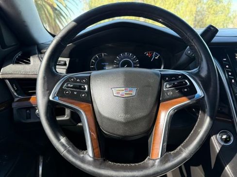 Used 2019 Cadillac Escalade ESV Luxury image 22