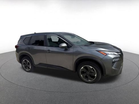 Used 2025 Nissan Rogue SV FWD image 2