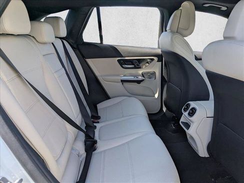Used 2025 Mercedes-Benz GLC 300 image 16