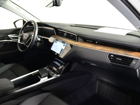 Used 2020 Audi e-tron Premium Plus image 20