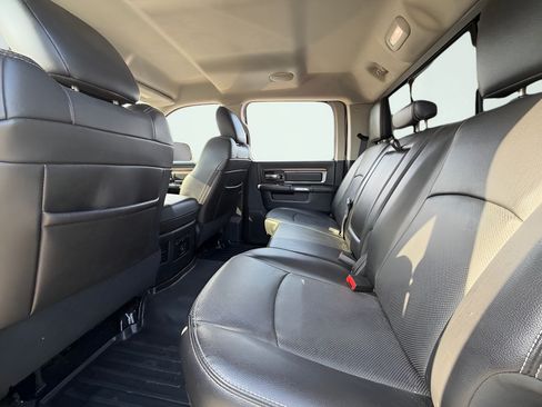 Used 2015 RAM 2500 Laramie w/ Black Appearance Group AWD/4WD image 18