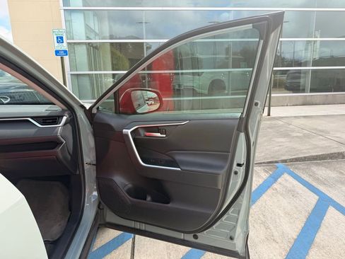 Used 2021 Toyota RAV4 XLE image 16