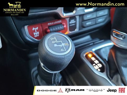 Used 2024 Jeep Gladiator Mojave AWD/4WD image 13