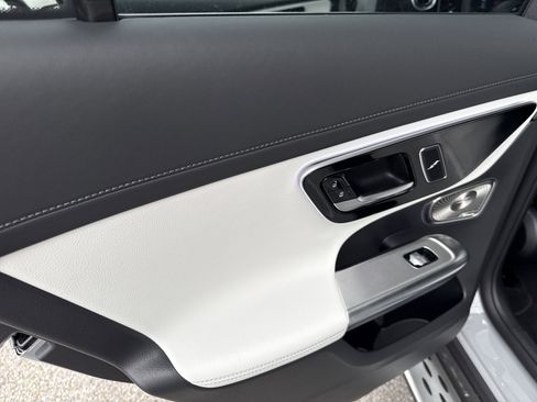 New 2026 Mercedes-Benz GLC 300 image 11