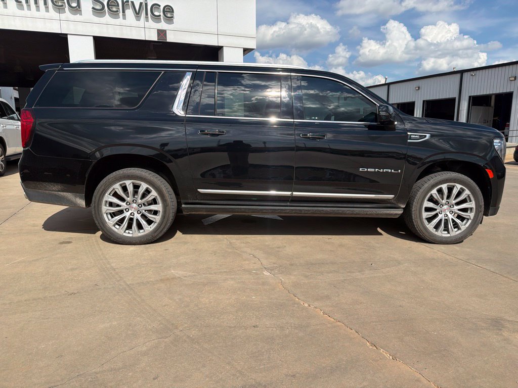 Used 2023 GMC Yukon XL Denali w/ Max Trailering Package AWD/4WD image 2