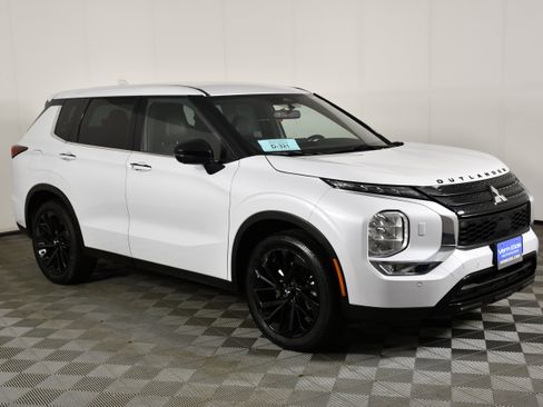 Used 2023 Mitsubishi Outlander SE AWD/4WD image 4