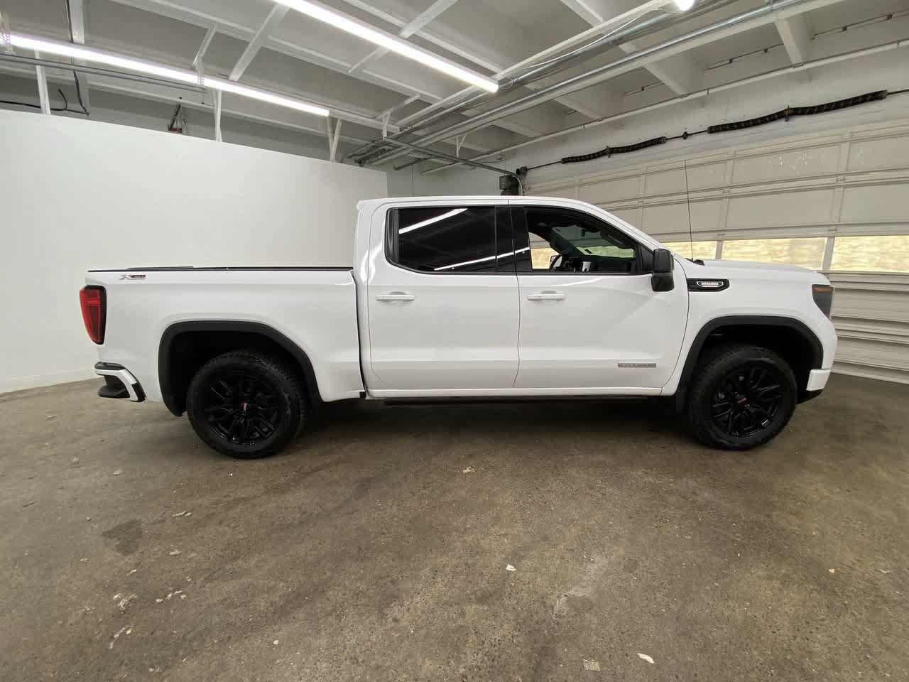 Used 2023 GMC Sierra 1500 Elevation w/ X31 Off-Road Package AWD/4WD image 7