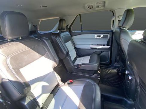 Used 2022 Ford Explorer XLT w/ Equipment Group 202A AWD/4WD image 24