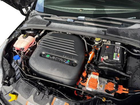 Used 2017 Ford Focus Electric Hatchback FWD image 13