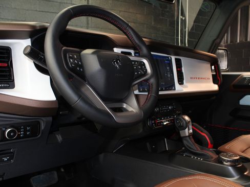 Used 2024 Ford Bronco Heritage Edition AWD/4WD image 31