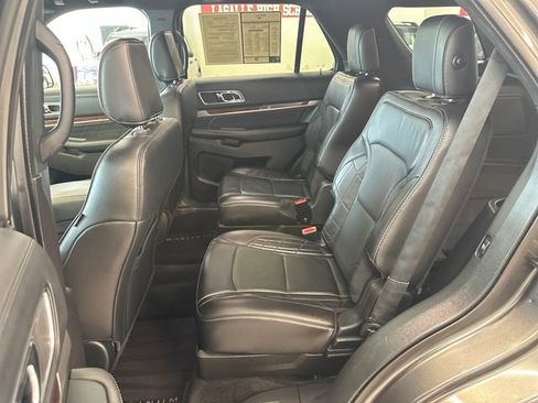 Used 2018 Ford Explorer Platinum AWD/4WD image 6
